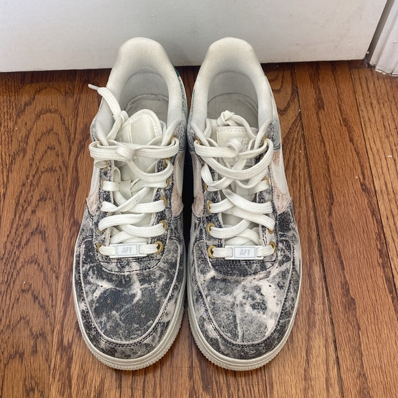 Air Force One - Picture 2 of 4